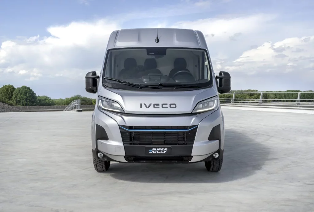 Iveco eJolly y eSuperJolly: Hasta 272 CV y 420 km de autonomía 3 Motor16 iveco eSuperJolly furgoneta electrica 8 Motor16