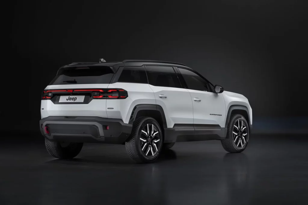 Jeep Compass. Ralph Gilles y Danielle Calonaci