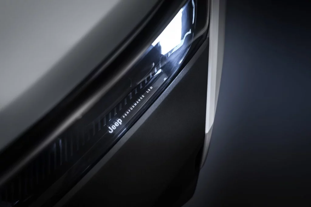 Jeep Compass. Ralph Gilles y Danielle Calonaci