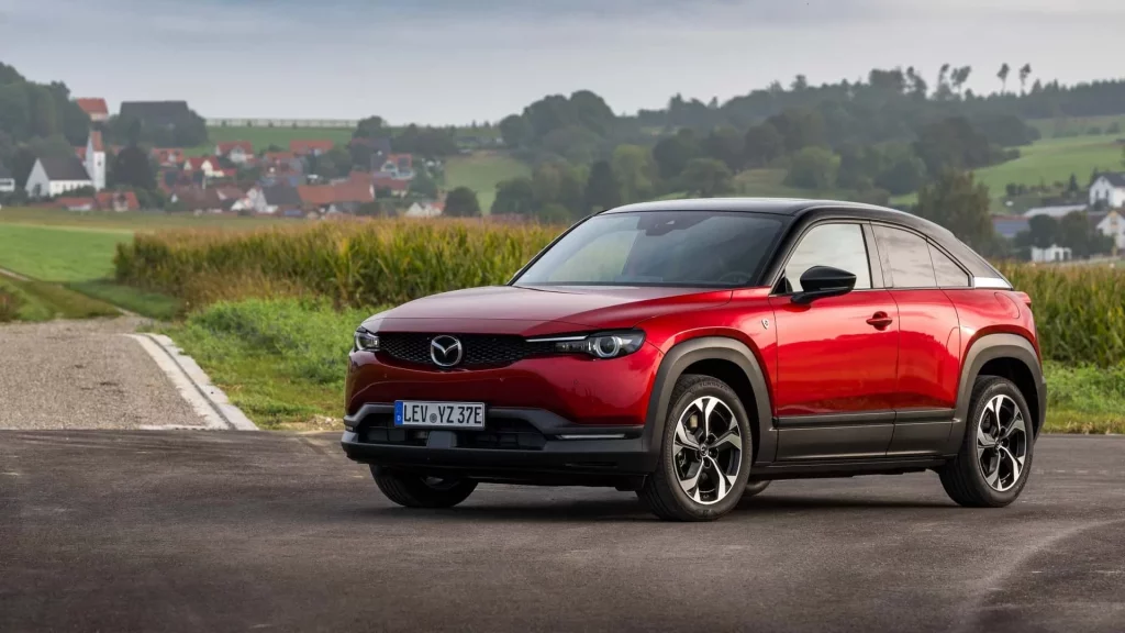 Híbridos enchufables: Los 25 SUV con hasta 200 km de autonomía que tienes a la venta en España 17 Motor16 mazdamx30 Motor16
