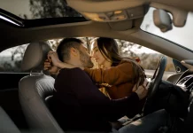 Con lo que cuesta la multa por mantener relaciones sexuales en tu coche te puedes pagar 10 noches en Loob o Zouk