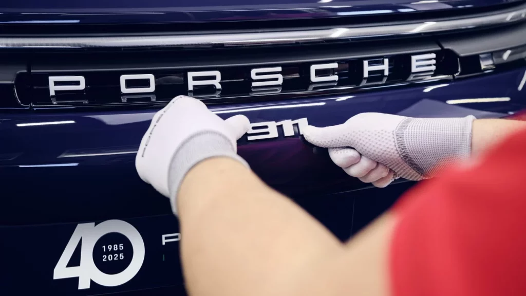 El Porsche 911 se viste de Ferragamo para celebrar 40 años en Italia 10 Motor16 porsche 911 carrera 4 gts ferragamo 33 Motor16