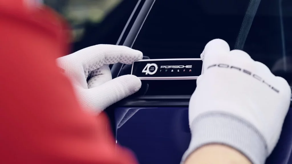 El Porsche 911 se viste de Ferragamo para celebrar 40 años en Italia 9 Motor16 porsche 911 carrera 4 gts ferragamo 34 Motor16