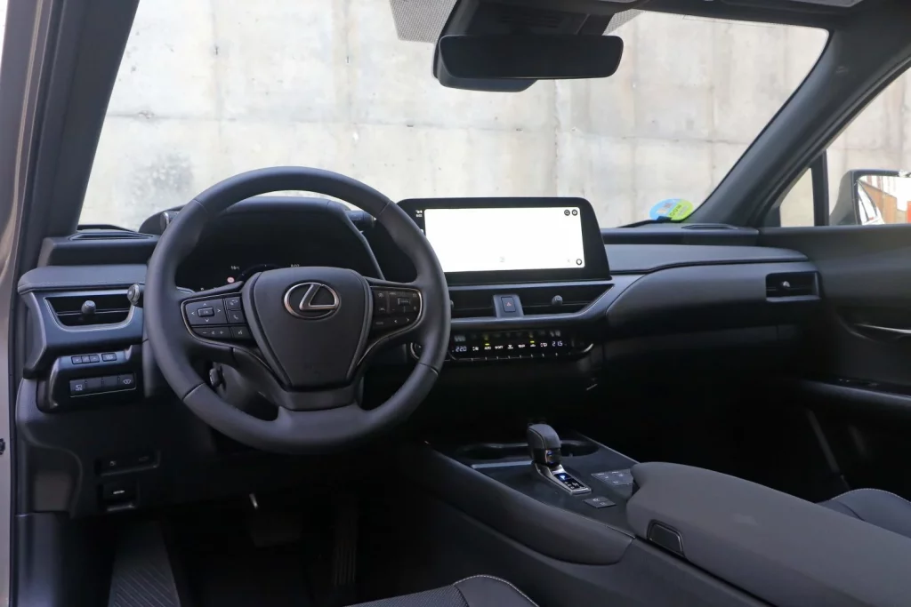 Prueba del Lexus UX 300h: Una buena opción si buscas calidad pero no espacio 5 Motor16 Prueba del Lexus UX 300h: Una buena opción si buscas calidad pero no espacio