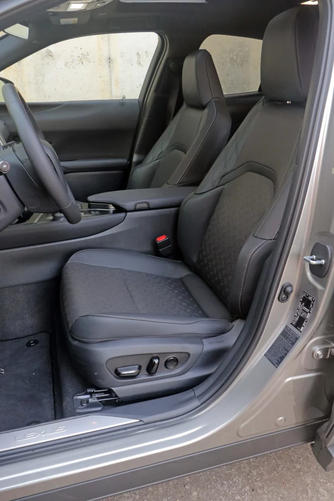 Prueba del Lexus UX 300h: Una buena opción si buscas calidad pero no espacio 3 Motor16 Prueba del Lexus UX 300h: Una buena opción si buscas calidad pero no espacio