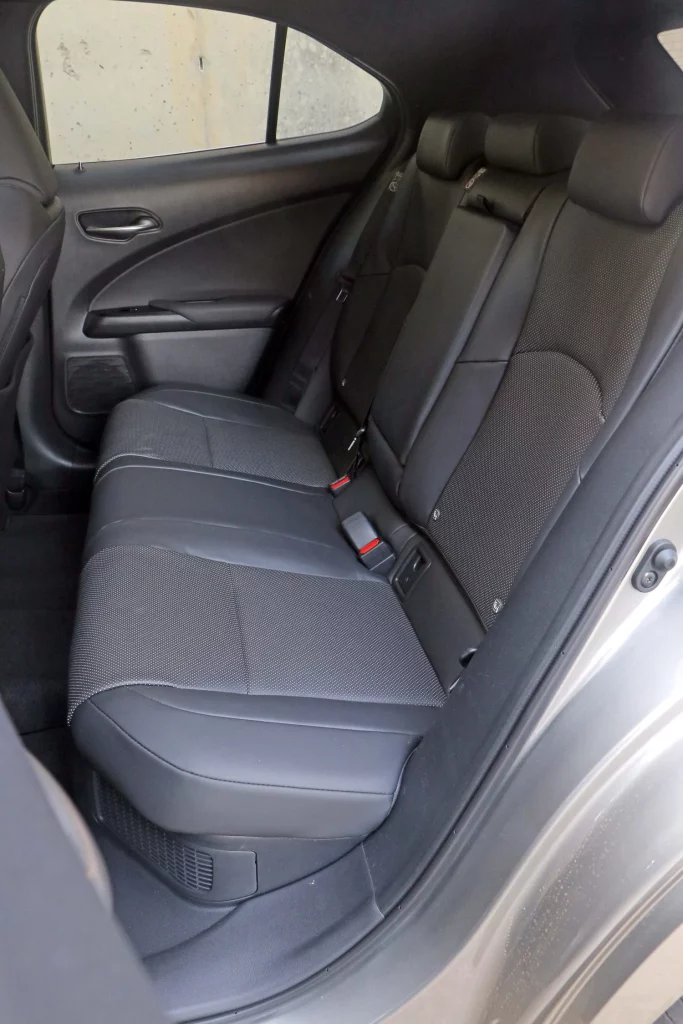 Prueba del Lexus UX 300h: Una buena opción si buscas calidad pero no espacio 4 Motor16 Prueba del Lexus UX 300h: Una buena opción si buscas calidad pero no espacio