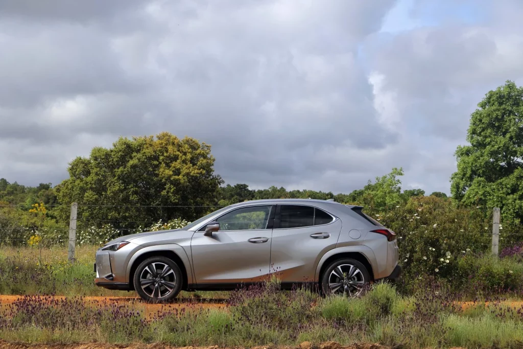 Prueba del Lexus UX 300h: Una buena opción si buscas calidad pero no espacio 6 Motor16 Prueba del Lexus UX 300h: Una buena opción si buscas calidad pero no espacio