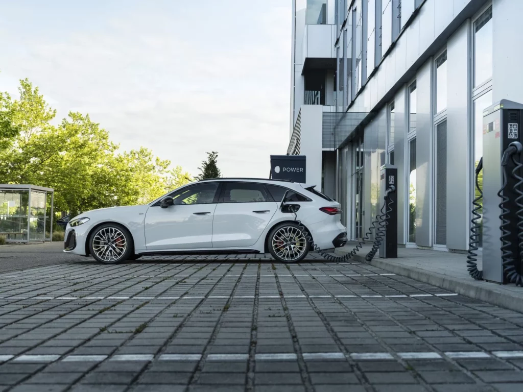 Primera prueba del Audi A5 e-hybrid: Un “eléctrico” que no te dejará colgado 3 Motor16 prueba nuevo audi a5 e hybrid 2025 1 Motor16