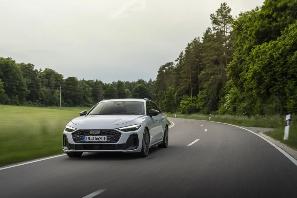 Primera prueba del Audi A5 e-hybrid: Un “eléctrico” que no te dejará colgado 52 Motor16 prueba nuevo audi a5 e hybrid 2025 13 Motor16