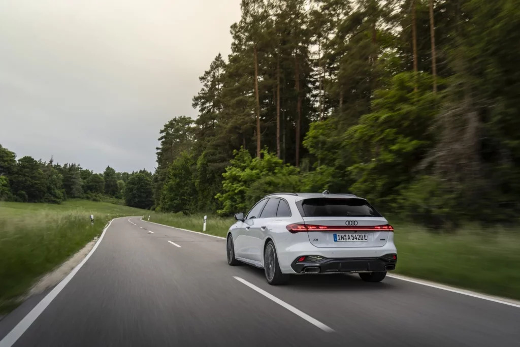 Primera prueba del Audi A5 e-hybrid: Un “eléctrico” que no te dejará colgado 50 Motor16 prueba nuevo audi a5 e hybrid 2025 16 Motor16