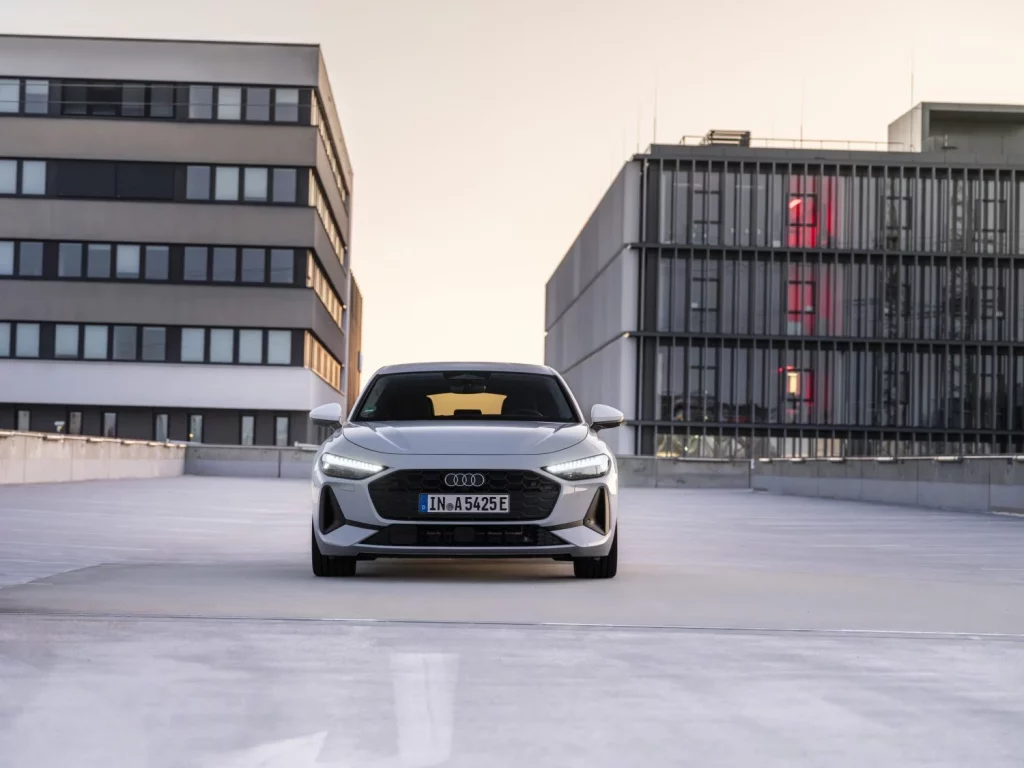 Primera prueba del Audi A5 e-hybrid: Un “eléctrico” que no te dejará colgado 45 Motor16 prueba nuevo audi a5 e hybrid 2025 21 Motor16