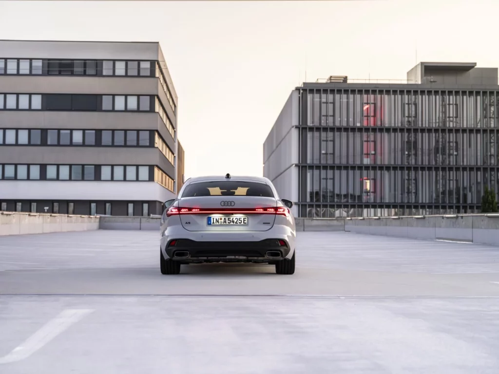 Primera prueba del Audi A5 e-hybrid: Un “eléctrico” que no te dejará colgado 42 Motor16 prueba nuevo audi a5 e hybrid 2025 24 Motor16