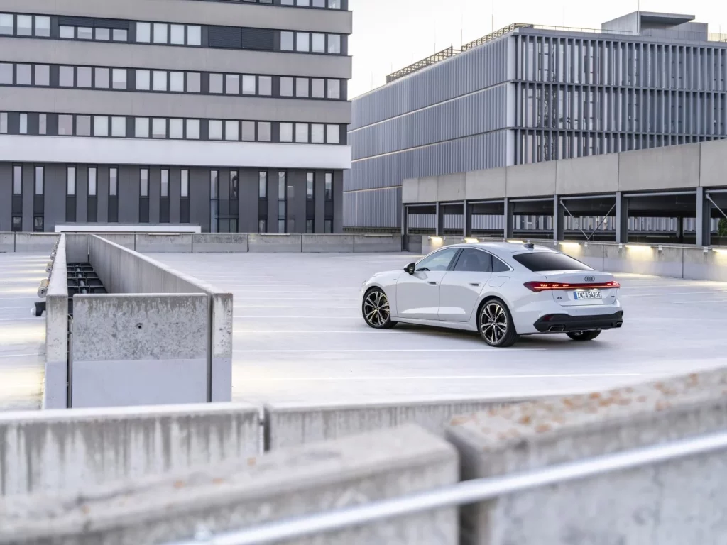 Primera prueba del Audi A5 e-hybrid: Un “eléctrico” que no te dejará colgado 39 Motor16 prueba nuevo audi a5 e hybrid 2025 27 Motor16