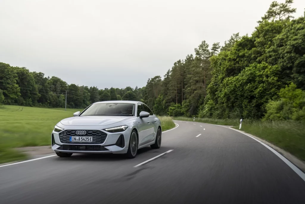 Primera prueba del Audi A5 e-hybrid: Un “eléctrico” que no te dejará colgado 37 Motor16 prueba nuevo audi a5 e hybrid 2025 34 Motor16