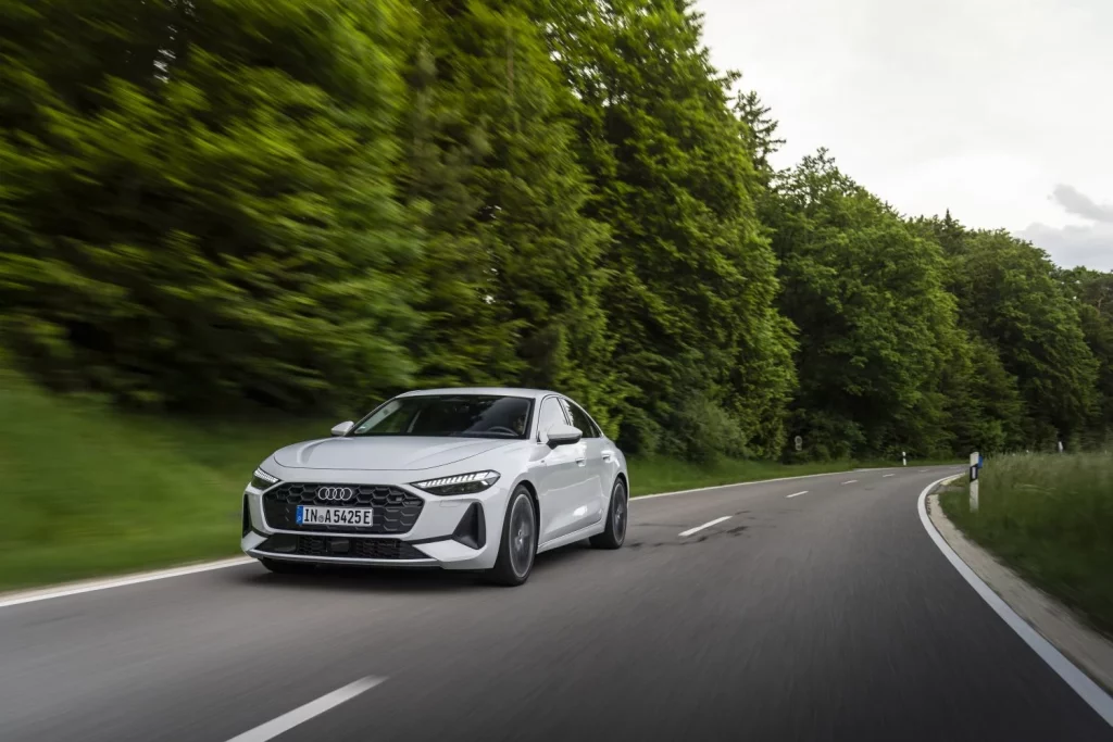 Primera prueba del Audi A5 e-hybrid: Un “eléctrico” que no te dejará colgado 38 Motor16 prueba nuevo audi a5 e hybrid 2025 35 Motor16