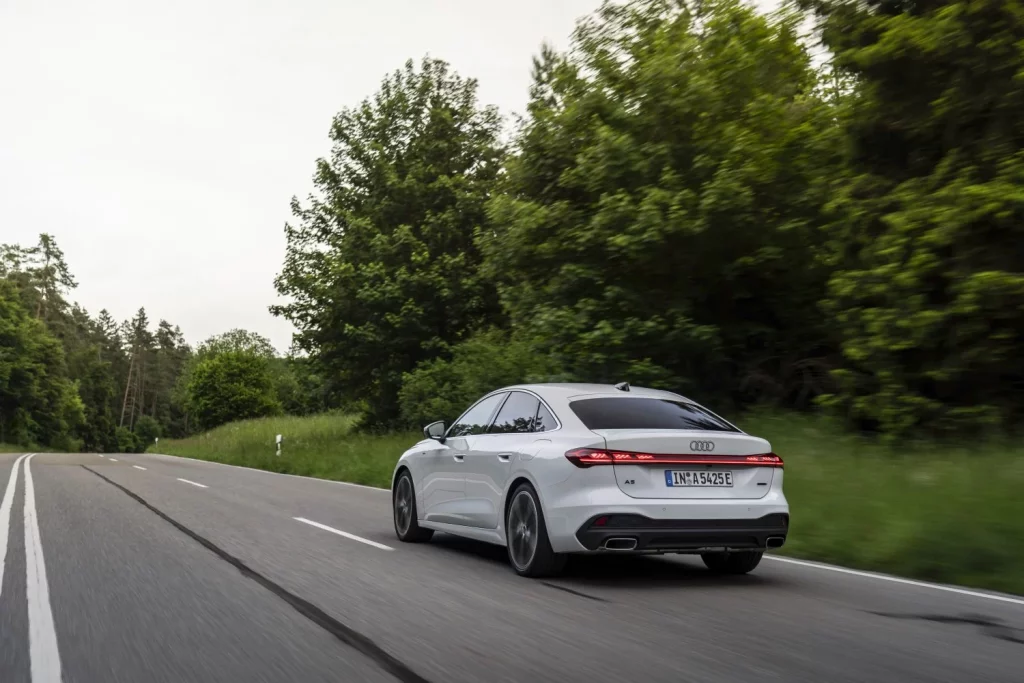 Primera prueba del Audi A5 e-hybrid: Un “eléctrico” que no te dejará colgado 30 Motor16 prueba nuevo audi a5 e hybrid 2025 36 Motor16