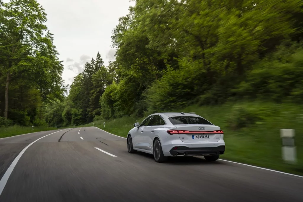 Primera prueba del Audi A5 e-hybrid: Un “eléctrico” que no te dejará colgado 29 Motor16 prueba nuevo audi a5 e hybrid 2025 37 Motor16