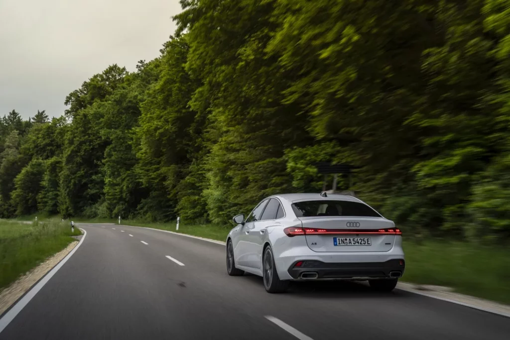Primera prueba del Audi A5 e-hybrid: Un “eléctrico” que no te dejará colgado 27 Motor16 prueba nuevo audi a5 e hybrid 2025 39 Motor16