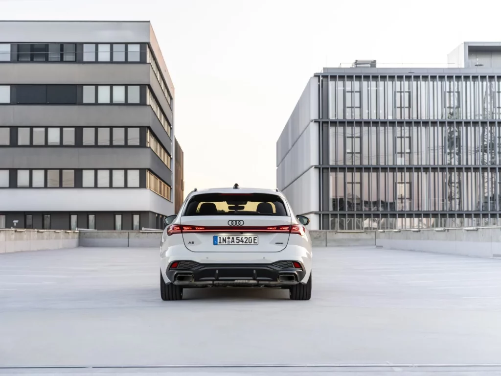 Primera prueba del Audi A5 e-hybrid: Un “eléctrico” que no te dejará colgado 9 Motor16 prueba nuevo audi a5 e hybrid 2025 57 Motor16