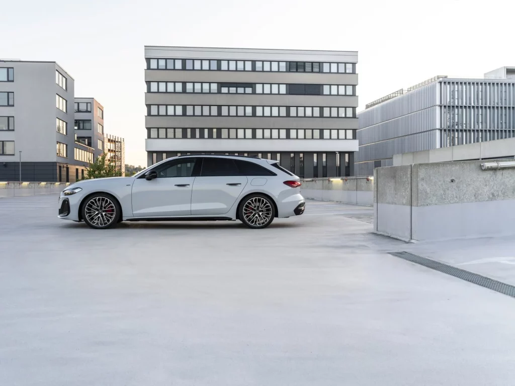 Primera prueba del Audi A5 e-hybrid: Un “eléctrico” que no te dejará colgado 8 Motor16 prueba nuevo audi a5 e hybrid 2025 58 Motor16