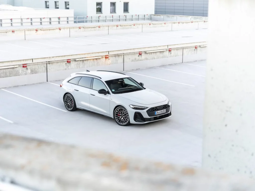 Primera prueba del Audi A5 e-hybrid: Un “eléctrico” que no te dejará colgado 7 Motor16 prueba nuevo audi a5 e hybrid 2025 59 Motor16