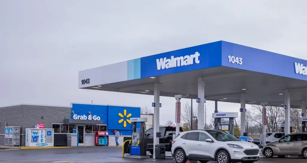 La gasolinera 'low cost' de supermercado que causa furor en Estados Unidos: Costco y Walmart la han copiado 2 Motor16 gasolinera walmart