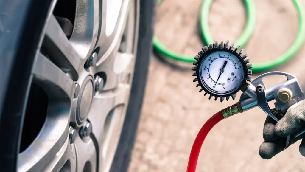 Los 7 mejores compresores de aire para coche según los consejos de la OCU en 2025 10 Motor16 ¿Que presion debe tener un neumatico de coche y como medirla Motor16