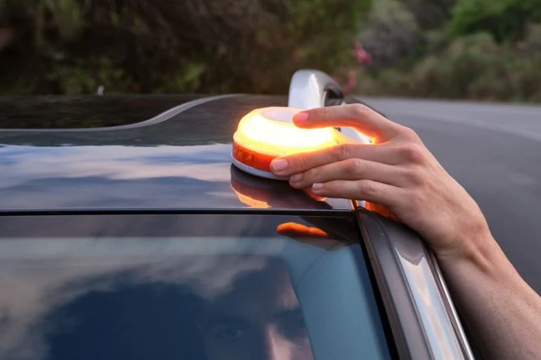 Las 7 mejores balizas V16 homologadas con geolocalización de 2025 8 Motor16 ¿Que tener en cuenta antes de comprar una baliza V16 con geolocalizacion Motor16