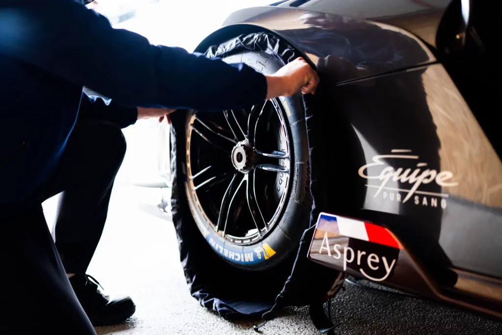 Cada Bugatti Bolide incluye un programa de entrenamiento en circuito. Así se forman sus formadores 2 Motor16 Cada Bugatti Bolide incluye un programa de entrenamiento en circuito. Así se forman sus formadores