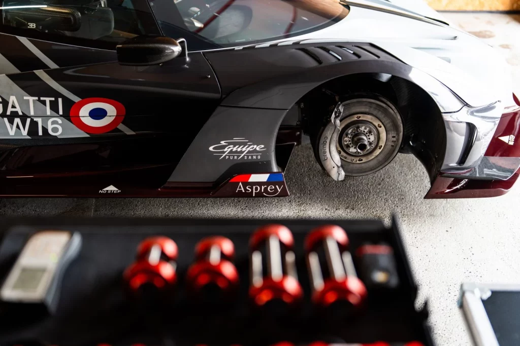 Cada Bugatti Bolide incluye un programa de entrenamiento en circuito. Así se forman sus formadores 5 Motor16 Cada Bugatti Bolide incluye un programa de entrenamiento en circuito. Así se forman sus formadores