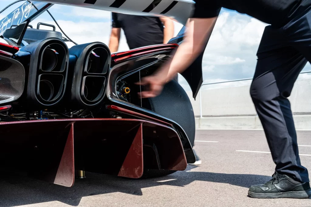 Cada Bugatti Bolide incluye un programa de entrenamiento en circuito. Así se forman sus formadores 16 Motor16 Cada Bugatti Bolide incluye un programa de entrenamiento en circuito. Así se forman sus formadores