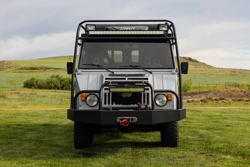 Pinzgauer 718: De todoterreno militar a minibús para fiestas en busca de dueño