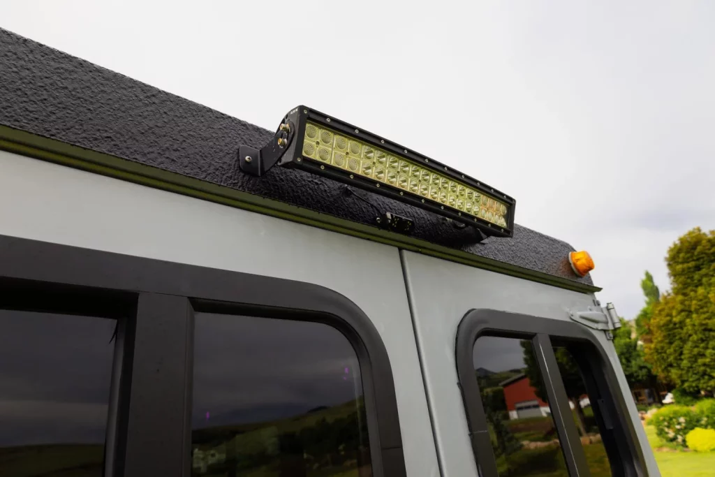 Pinzgauer 718: De todoterreno militar a minibús para fiestas en busca de dueño