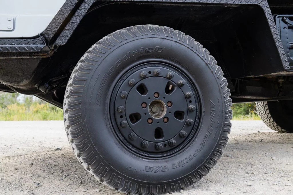 Pinzgauer 718: De todoterreno militar a minibús para fiestas en busca de dueño