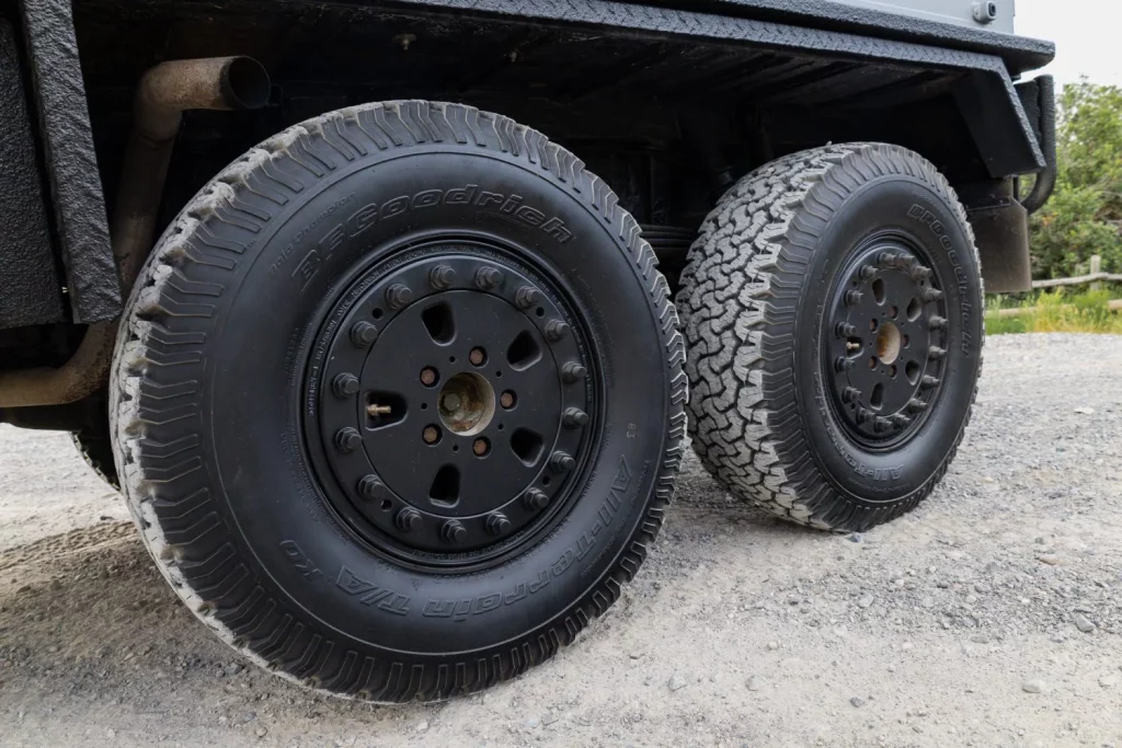 Pinzgauer 718: De todoterreno militar a minibús para fiestas en busca de dueño