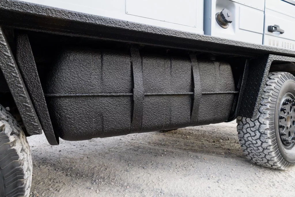 Pinzgauer 718: De todoterreno militar a minibús para fiestas en busca de dueño
