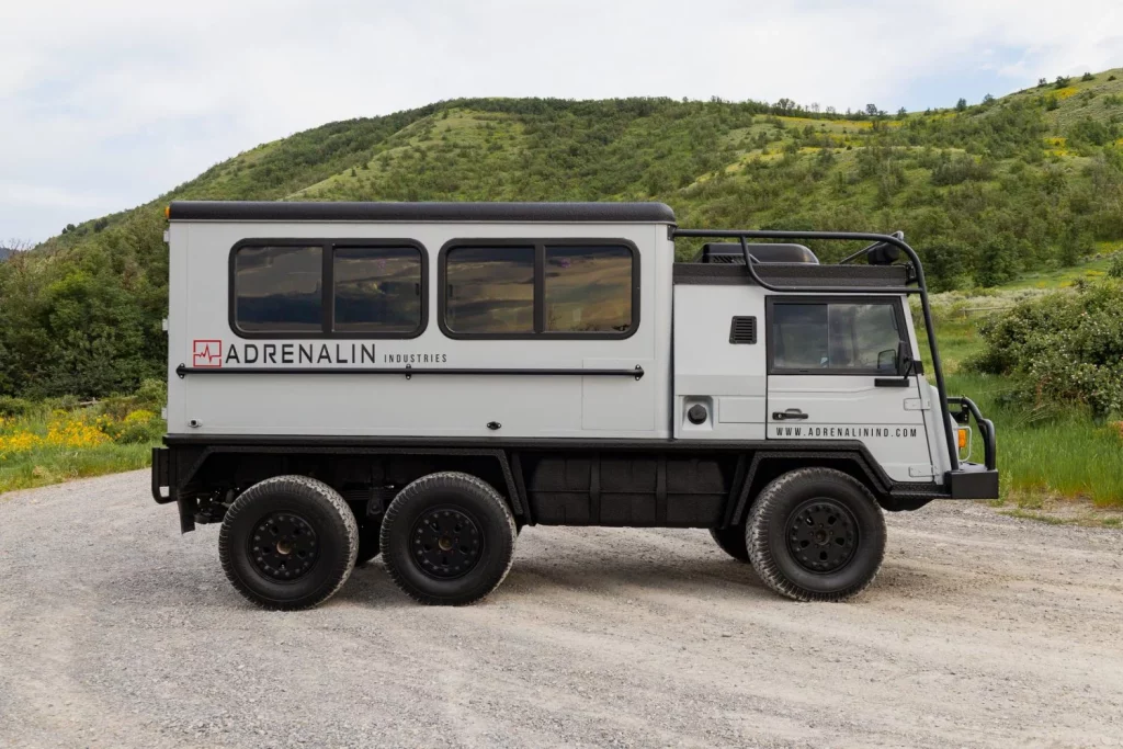 Pinzgauer 718: De todoterreno militar a minibús para fiestas en busca de dueño