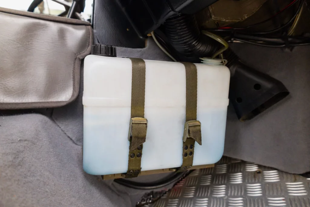 Pinzgauer 718: De todoterreno militar a minibús para fiestas en busca de dueño