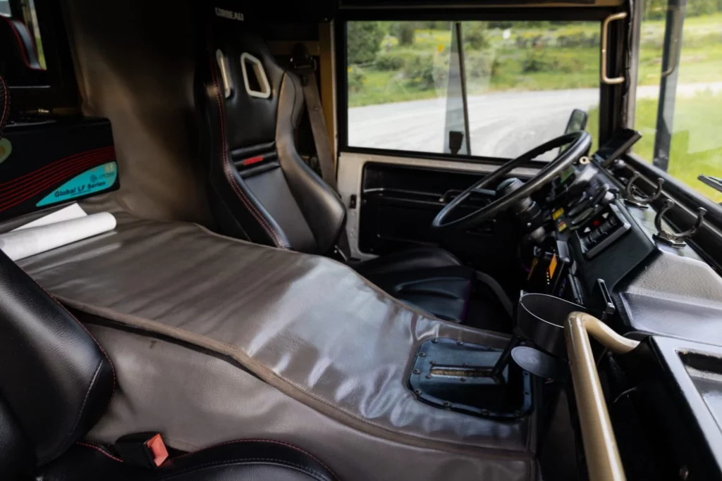 Pinzgauer 718: De todoterreno militar a minibús para fiestas en busca de dueño