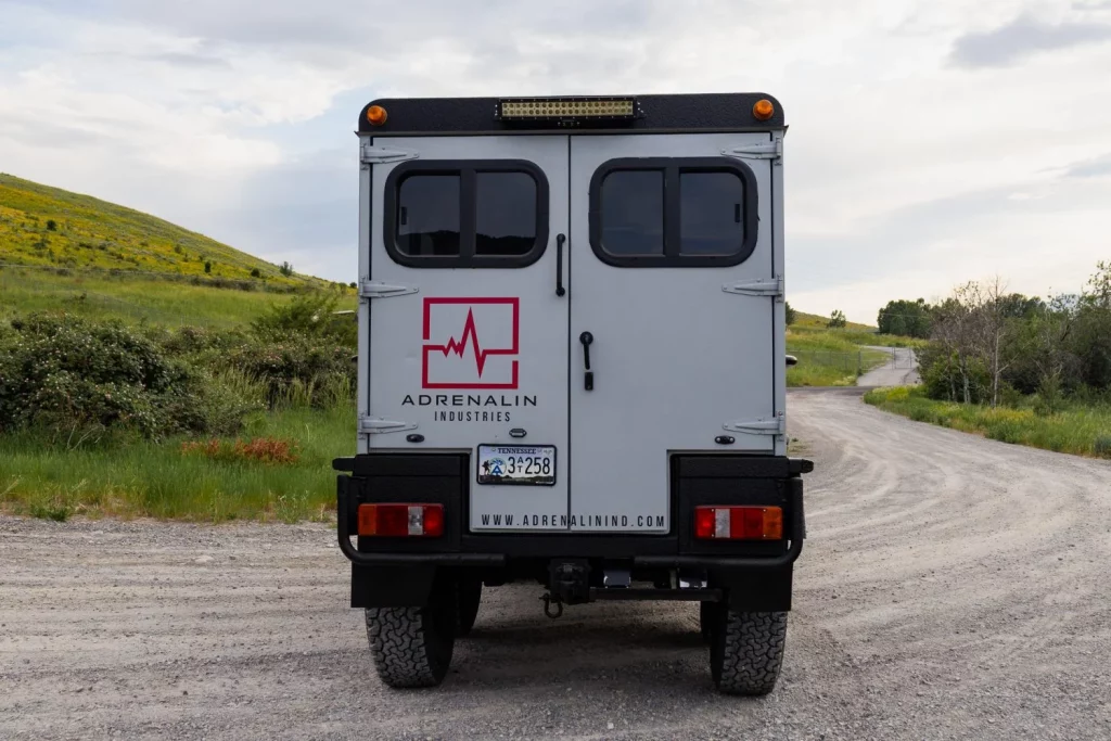 Pinzgauer 718: De todoterreno militar a minibús para fiestas en busca de dueño