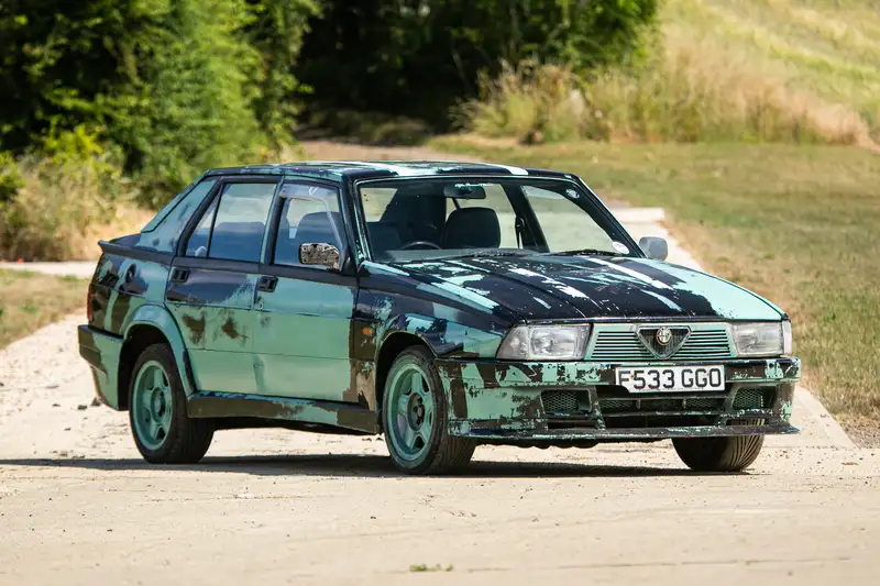 Clarkson: El nombre que hace que un Alfa Romeo 75 de 500 euros pase a costar una fortuna 5 Motor16 1989 Alfa Romeo 75 Clarkson Top Gear 1 Motor16