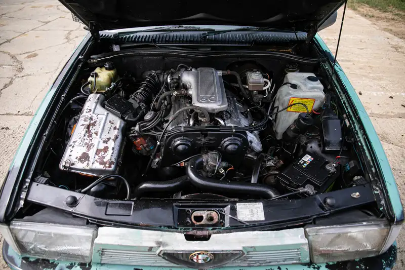 Clarkson: El nombre que hace que un Alfa Romeo 75 de 500 euros pase a costar una fortuna 40 Motor16 1989 Alfa Romeo 75 Clarkson Top Gear 2 Motor16