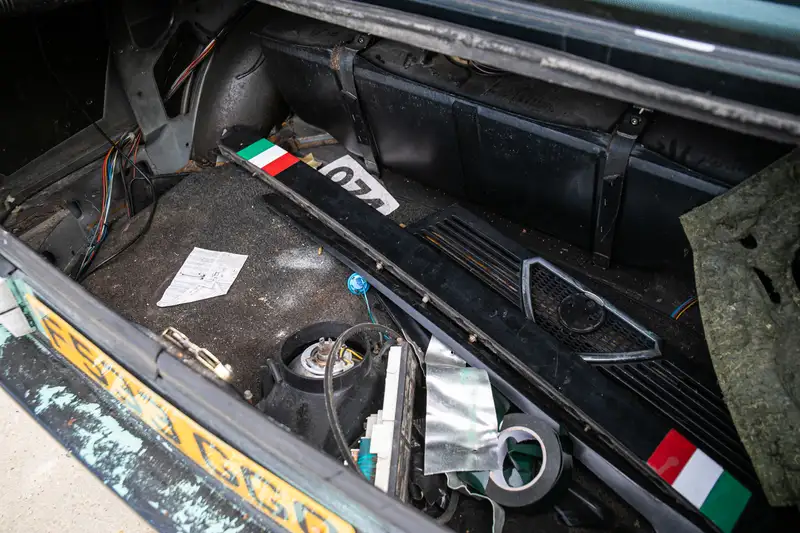 Clarkson: El nombre que hace que un Alfa Romeo 75 de 500 euros pase a costar una fortuna 39 Motor16 1989 Alfa Romeo 75 Clarkson Top Gear 23 Motor16