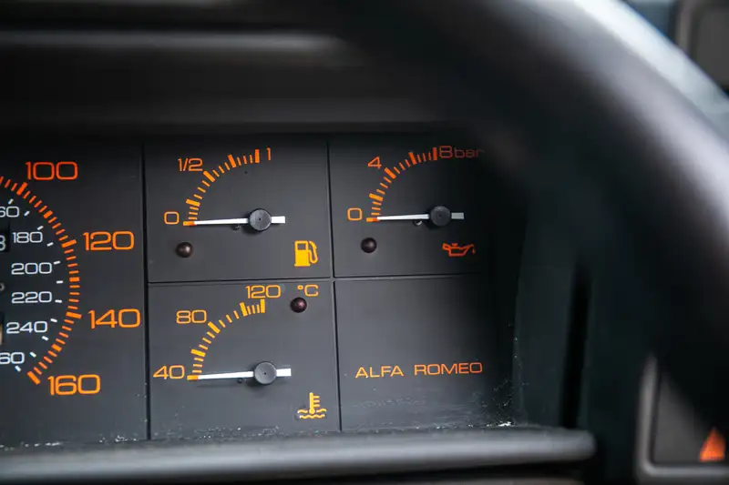 Clarkson: El nombre que hace que un Alfa Romeo 75 de 500 euros pase a costar una fortuna 29 Motor16 1989 Alfa Romeo 75 Clarkson Top Gear 31 Motor16
