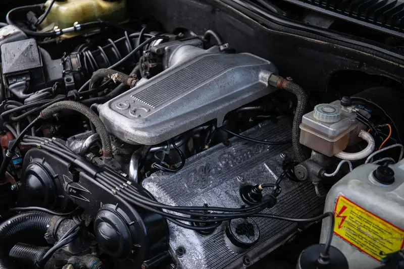 Clarkson: El nombre que hace que un Alfa Romeo 75 de 500 euros pase a costar una fortuna 2 Motor16 1989 Alfa Romeo 75. Clarkson. Top Gear. Imagen motor.