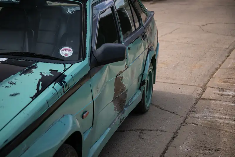 Clarkson: El nombre que hace que un Alfa Romeo 75 de 500 euros pase a costar una fortuna 13 Motor16 1989 Alfa Romeo 75 Clarkson Top Gear 41 Motor16