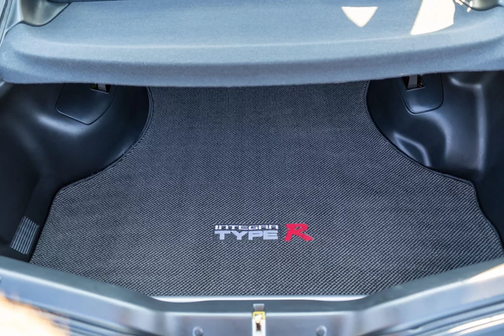 Acura Integra Type R: Ese olvidado que ha costado lo que un Porsche 911 Turbo 26 Motor16 2001 Acura Integra Type R BaT 11 Motor16