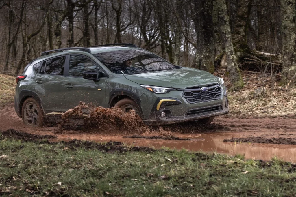 El Subaru Crosstrek Hybrid tiene un 'peaje' de solo 1.725 euros 3 Motor16 2025 Subaru Crosstrek Hybrid. Imagen movimiento.