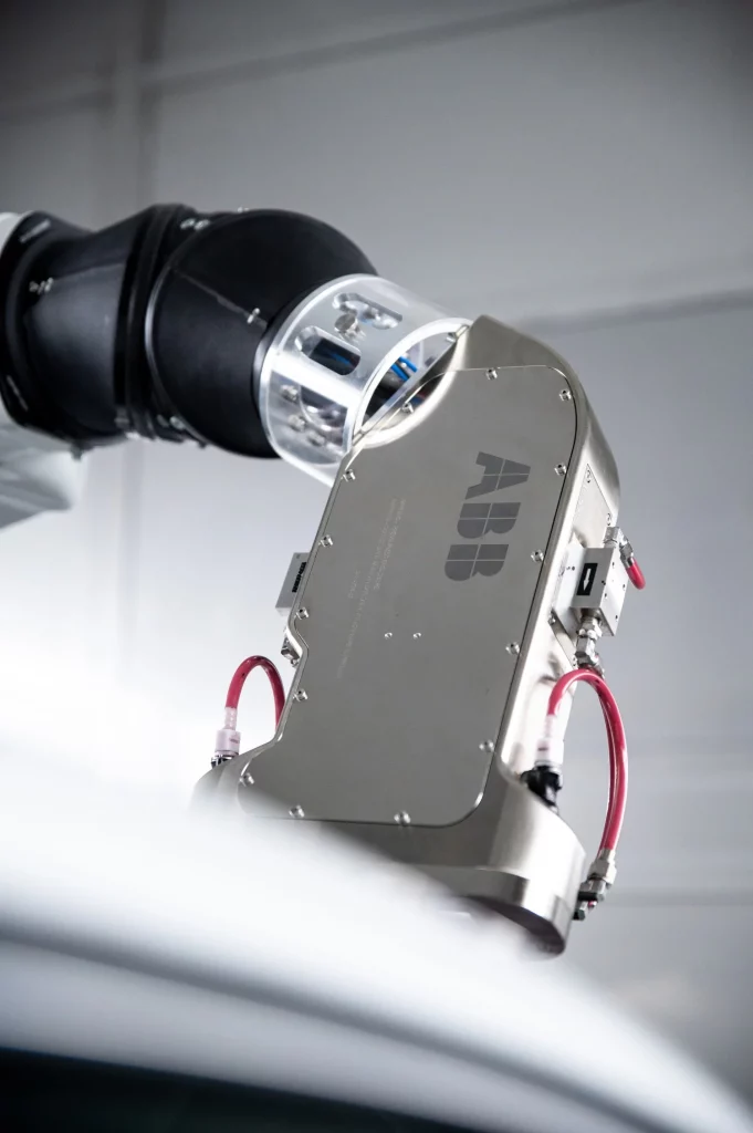 La máxima personalización llega al DS Nº8 gracias a la tecnología PixelPaint de ABB 4 Motor16 2025 ABB Robotics PixelPaint DS No8 2 Motor16
