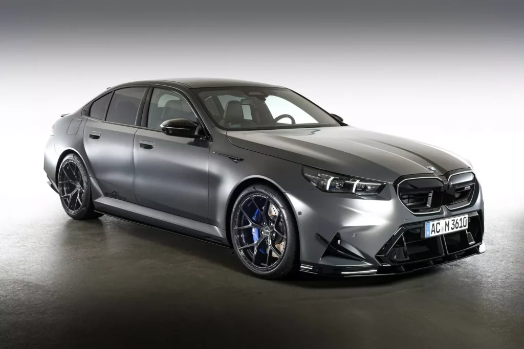 Este es el nuevo BMW M5 visto por los ojos de AC Schnitzer 2 Motor16 2025 BMW M5 AC Schnitzer. Imagen delantera.
